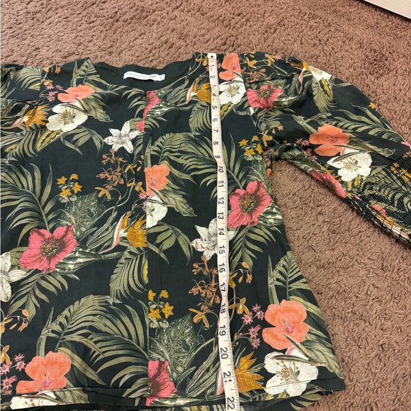 2 FOR $25Rebecca Minkoff Geneva Tropical Floral Puff Sleeve Top Zip Front Size M - Picture 6 of 7